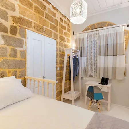 A33 Rhodes Old Town House